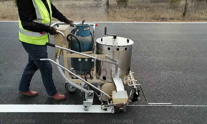 thermoplastic road marking machine
