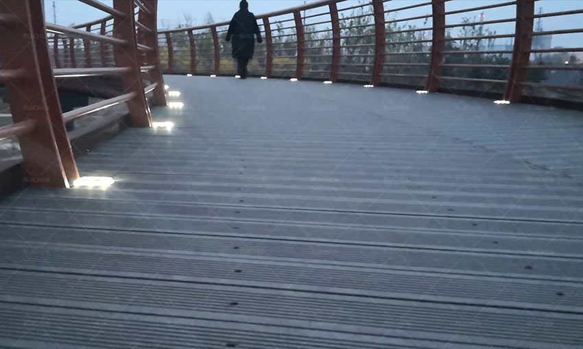 Ultra Thin Solar LED Road Marker In Park