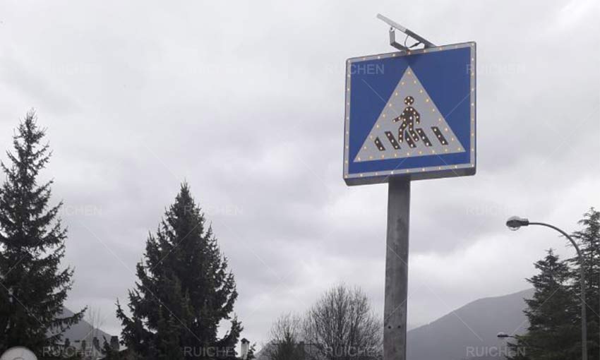 solar pedestrian crossing traffic sign