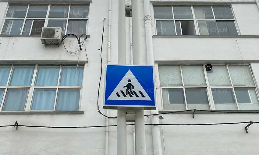 Flashing Solar Powered Pedestrian Crossing Signs in Brazil