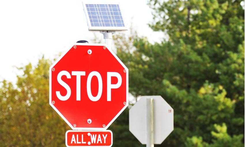 Flashing Solar Powered LED Stop Signs in US