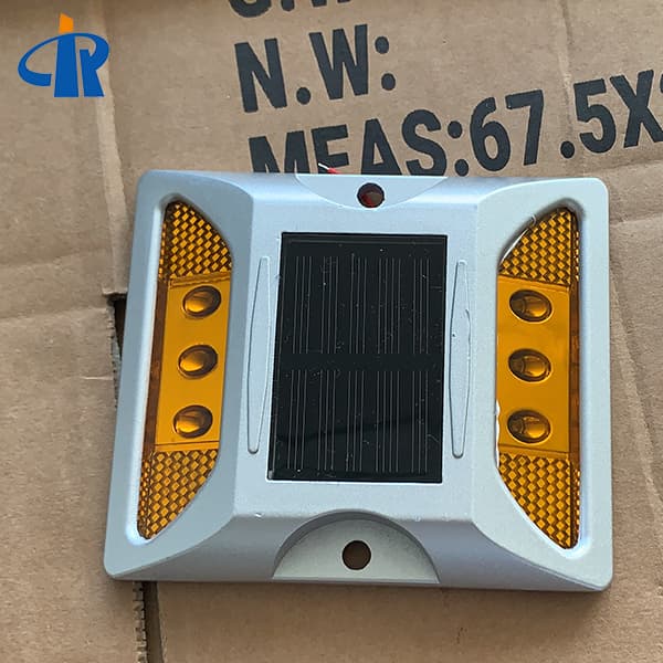 Constant bright solar pavement marker for truck