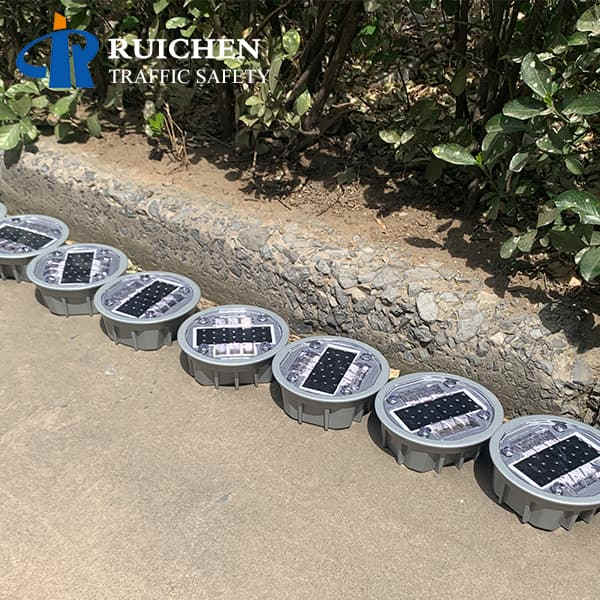 Embedded Rreflective solar road stud for highway