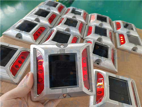 High-brightness solar traffic solar stud