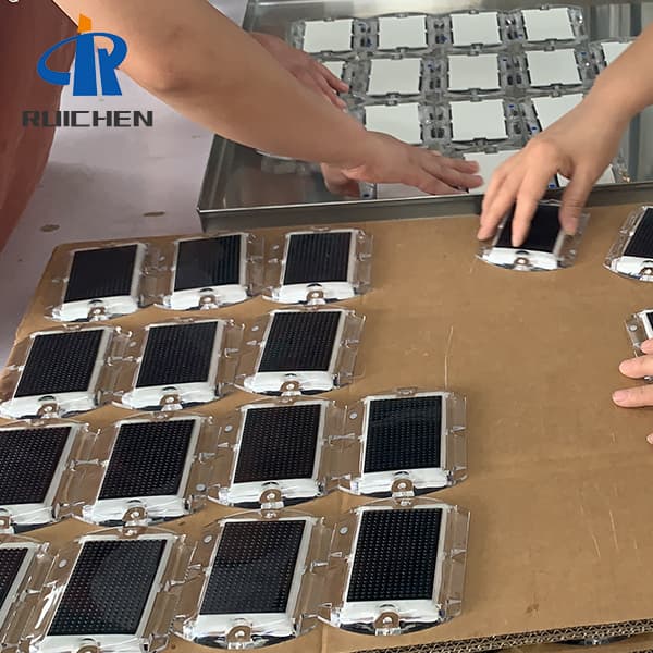 Installation solar stud light factory