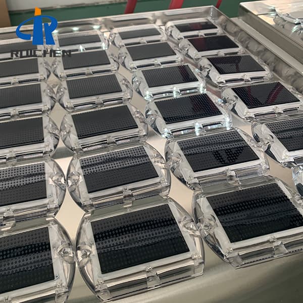 Installation solar stud lights factory