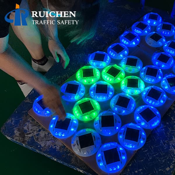 Led solar road stud for airport
