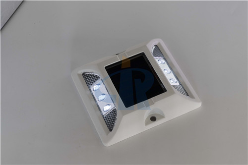 LED solar de tacha de plastico para la carretera urbana