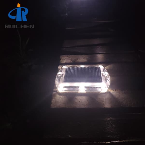 LED tachas viales en carril reflectante